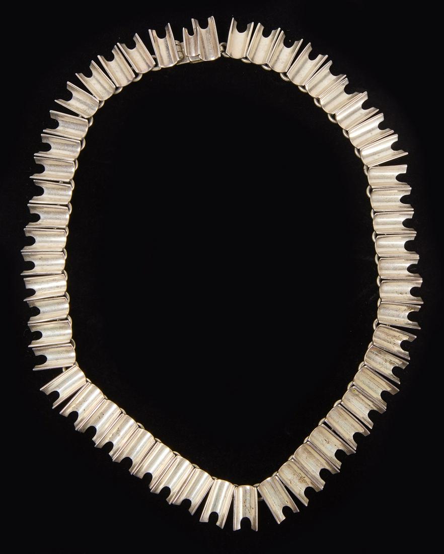 Good Modern Mexican 925 Silver Necklace: Modern Mexican 925 silver necklace. Signed with initials. L 16"-1/2" W 5/8" D 1/4" Weight 3.225 ozt. Excellent condition. Copy and paste this link for a high-res image. https://www.dropbox.com/s/27rrq