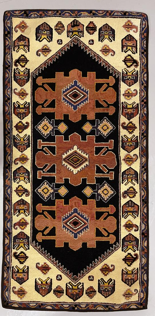 Good Hooked Rug (1 of 2)
