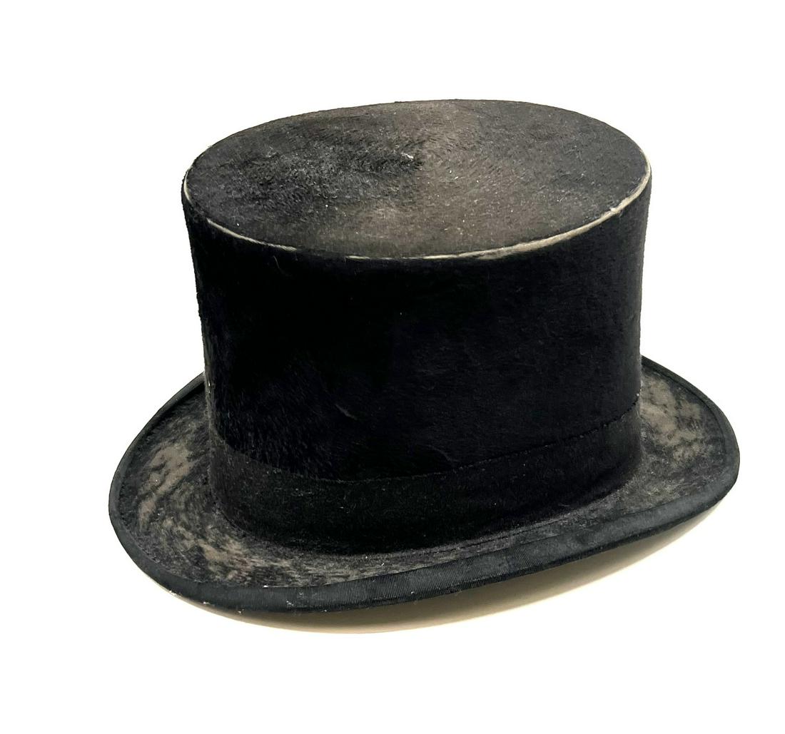 Top Hat: Top hat. Condition: Minor imperfections. H 6-7/8" Opening L 8" W 6-1/4" Copy and paste link for high-res images: