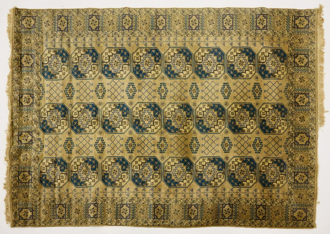 Oriental Carpet: Oriental carpet. Condition: Very good with minor wear and imperfections. L 120" W 85-1/2". Copy and paste link for high-res images: https://www.dropbox.com/sh/wqd3wsd1jeaxjru/AADlS1ORb7BD5LFA1HBu6ahVa