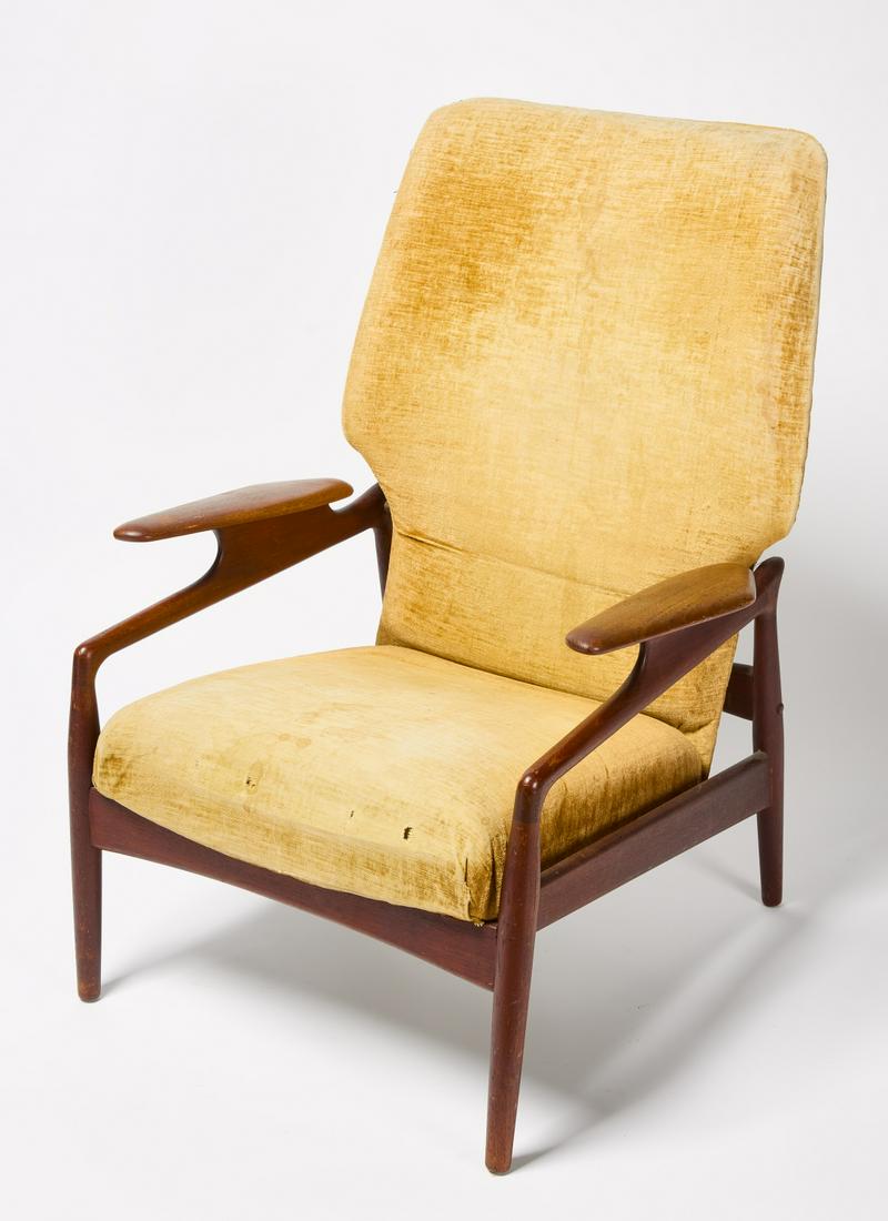 Upholstered Danish Lounge Chair: Upholstered Danish lounge chair. Condition: Minor imperfections. Grime. Old repairs. Copy and paste link for high-res images: https://www.dropbox.com/sh/yonbal6d2k1d5f4/AADeZT6DNK8BW5cTwWZi-rCLa?dl=0