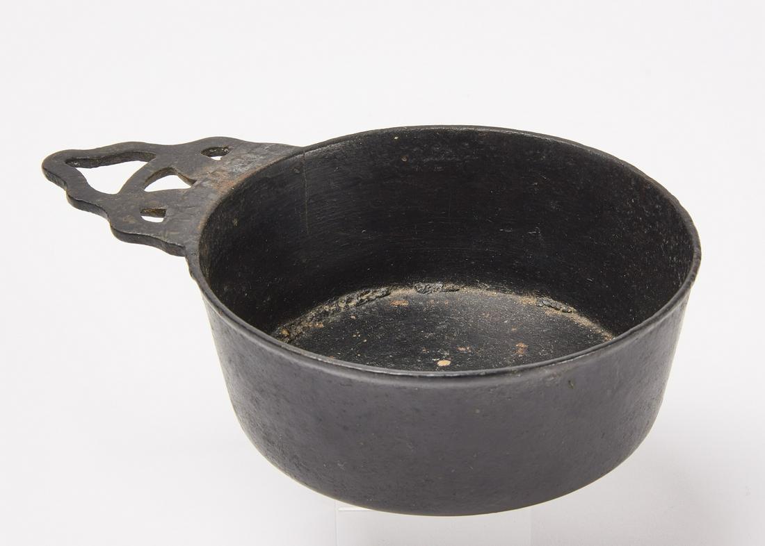 Cast Iron Porringer: Small cast iron porringer. Condition: Excellent. W (with handle) 7-1/4" D (pan) 5-1/8" H 2".