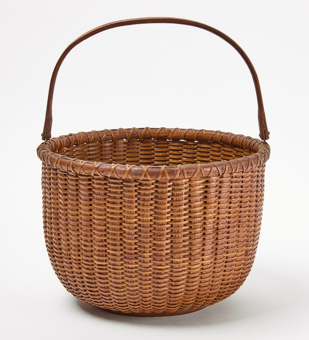 Nantucket Basket: Good Nantucket basket. 19th century. H to rim: 7-1/2" D 11". Condition: No damage noted. Link for high-res images: https://www.dropbox.com/scl/fo/u4q9u8qm63oc84i54bjq9/h?rlkey=tmo18aq3b51bvk9vgcsn048t