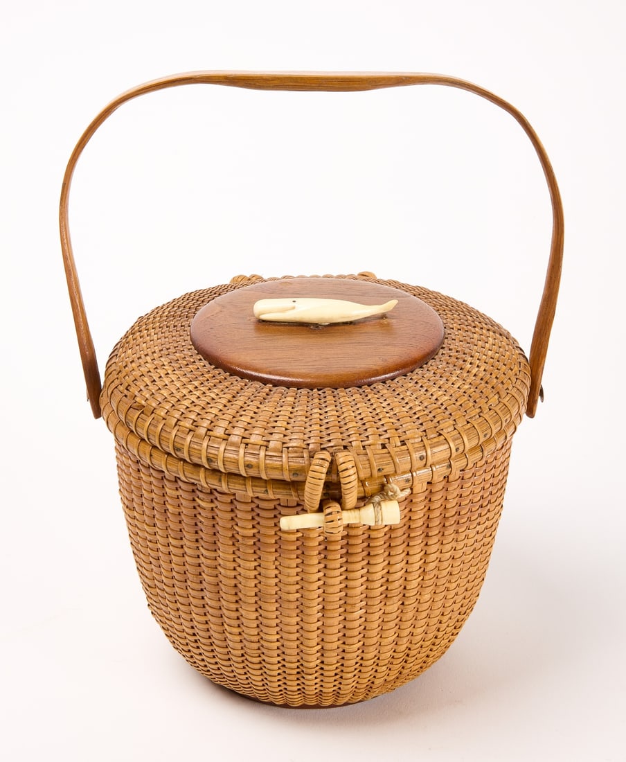 Nantucket Basket with Whale Figure on Lid: Jose Formosa Reyes Nantucket purse basket with whale figure on lid. Signed on base. H 6-7/8" D 7-7/8". Condition: Fine original condition. Link for high-res images: https://www.dropbox.com/scl/fo/e92o