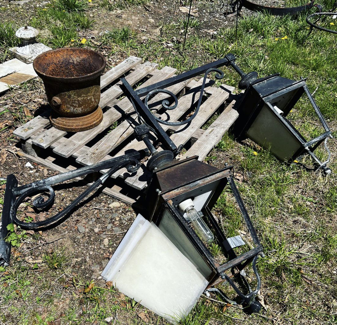 Pair of Very Large Street Lights with Wall Brackets (1 of 2)