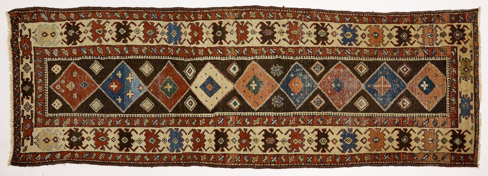 Oriental Carpet: Oriental carpet. L 116" W 40" Condition: Minor wear and imperfections. Link to high-res images: https://www.dropbox.com/scl/fo/5zmqn64uop4ngv5ksd7gk/h?rlkey=v9suk22yggam4o7rbbrl9c0tp&dl=