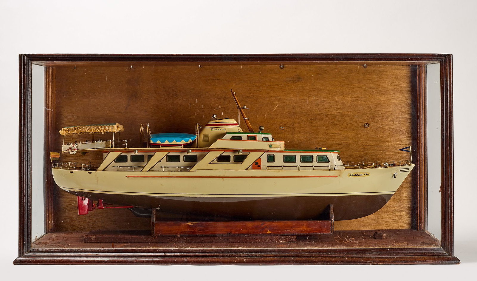 Large Boat Model (1 of 6)