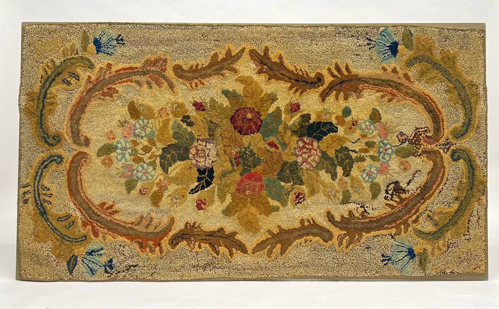Hooked Hearth Rug (1 of 2)