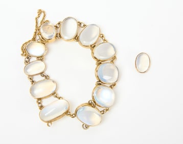 18K Yellow Gold Sequential Moonstone Bracelet