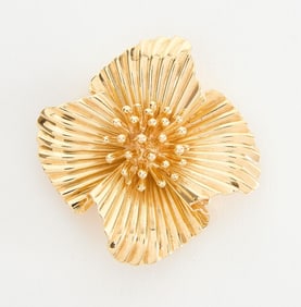 14k Fluted Flower Brooch