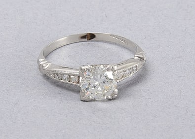 Ladies Platinum Diamond Ring