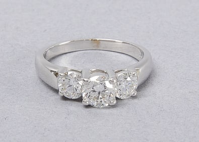 Ladies 18k White Gold Diamond Ring
