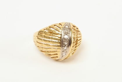 18K Ladies Ring with Diamonds