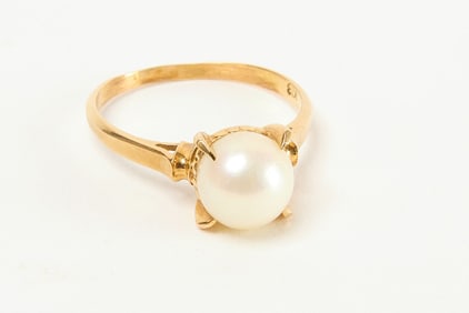 18K Gold Ladies Pearl Ring