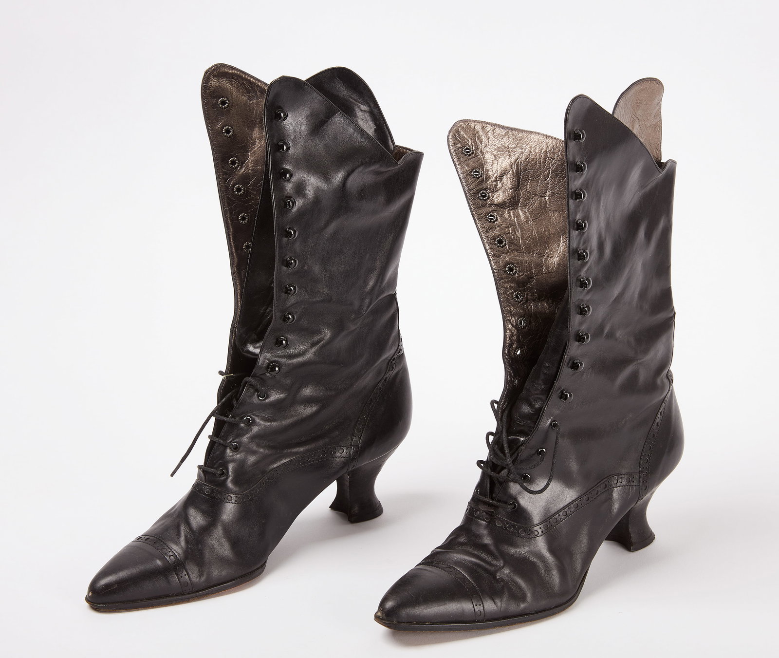 Peter Fox – Women's Boots: Peter Fox. Women's boots. Leather. Sole marked: 'Made in Italy'. Canadian, 20th century. Size: 11B. Condition: Minor imperfections. 