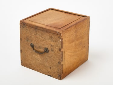 Canton Merchant Sun Shing Wooden Packing and Traveling Box for a Silver Object