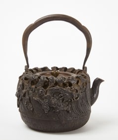 Fine Meiji Period Cast Iron Tetsubin