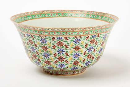 Fine Large Bencharong Lai Nam Thong Porcelain Bowl