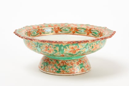 Bencharong Lai Nam Thong Porcelain Stem Plate