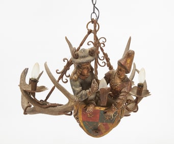Lusterweibchen Chandelier - Courters and Shield