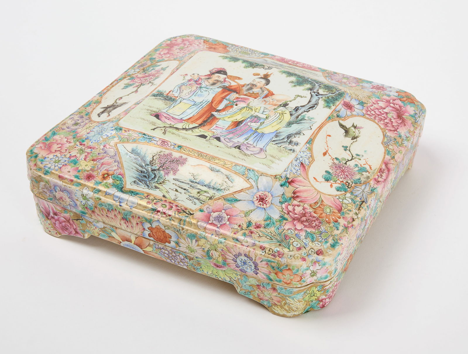 Rose Medallion Covered Segmented Serving Dish (1 of 9)