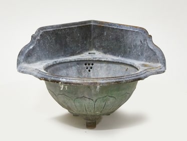 J. L. Mott Patent Sink