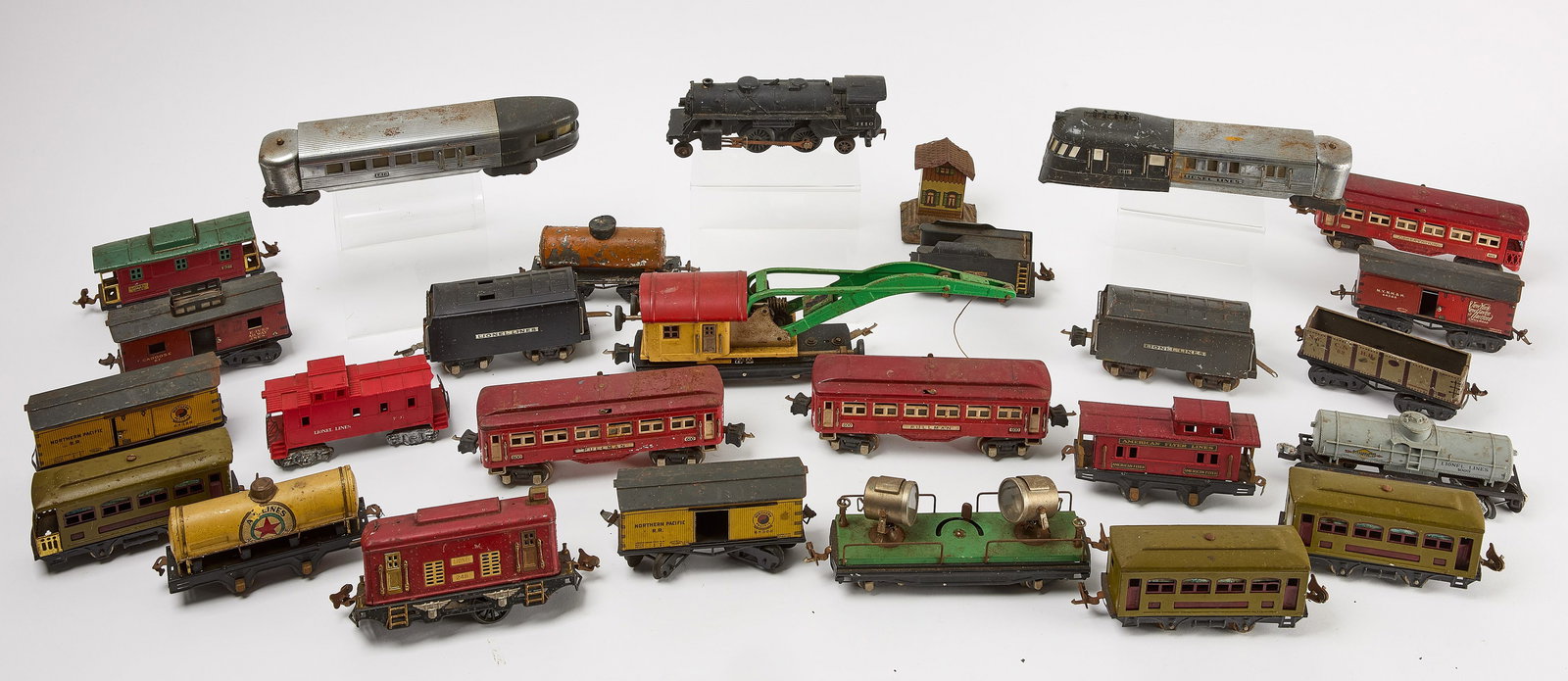 Large Group of Lionel Trains and Accessories (1 of 8)