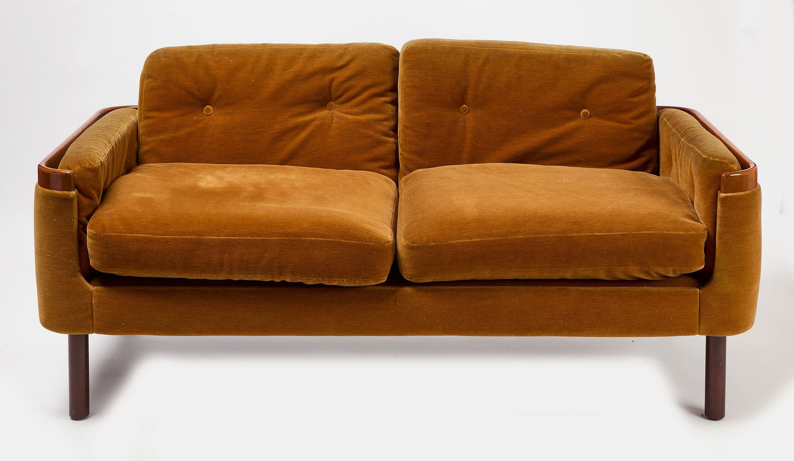 Modern Sofa: Modern sofa. Circa 1945. H 24-1/2" W 61" D 29-1/2". Condition: No damage noted Link to hi-res images: https://www.dropbox.com/scl/fo/h63eysl217xn744jju8gp/AHI3-k1dyZfMuftHsywOGyM?rlkey=