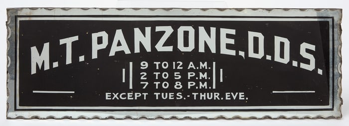 Scalloped Edge Dentist Sign