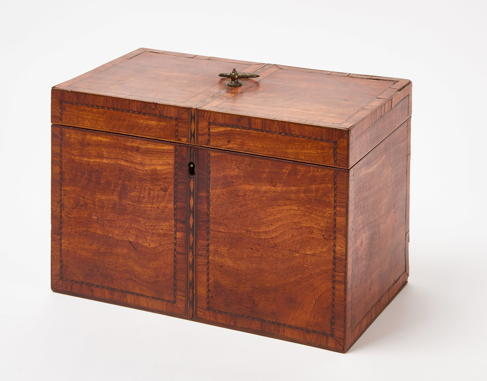 Tea Caddy with Glass Insert: Tea caddy with etched glass insert. English, early 19th century. H 6-3/4 in. W 10-1/8 in. D 6 in.