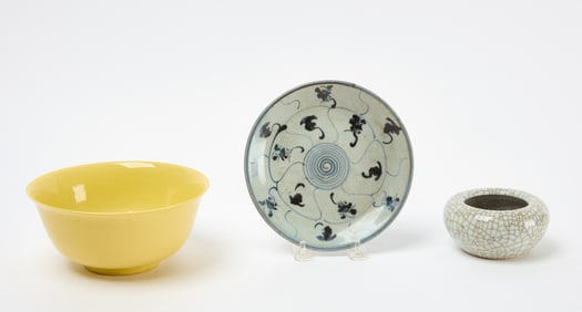 Two Chinese Porcelain Bowls and Plate