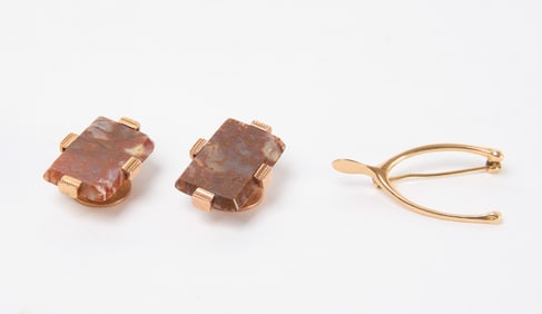 Pair of 18k and Agate Cufflinks, with 18k Wishbone Pin