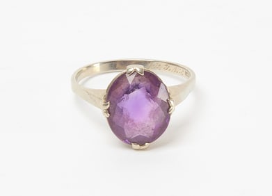 14k White Gold Ring with Amethyst