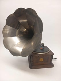 Columbia Graphophone with Metal Morning Glory Horn