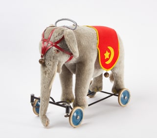 Steiff Circus Elephant on Wheels