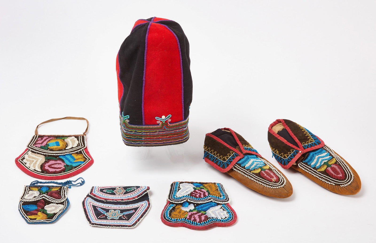 Native American Moccasins, Early Hat, and Purses (1 of 4)