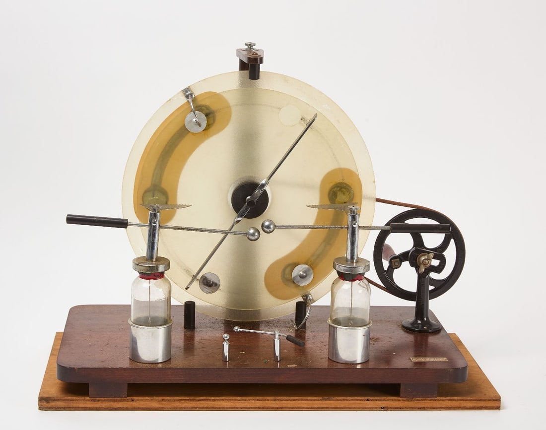 Toepler-Holtz Electrostatic Machine (1 of 3)