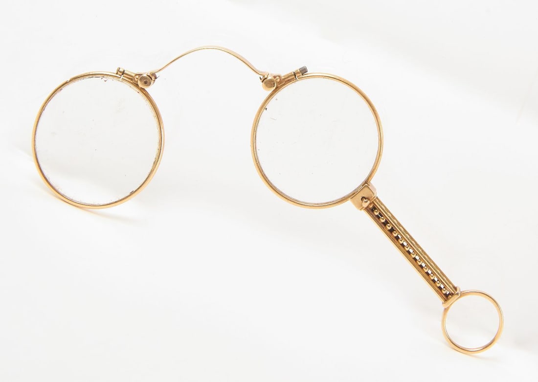14k Gold Lorgnette: Lorgnette in 14k gold. 8.7 dwt. exlcuding lenses. Folded: L 3-5/8 in. Lenses: D 1-3/8 in.