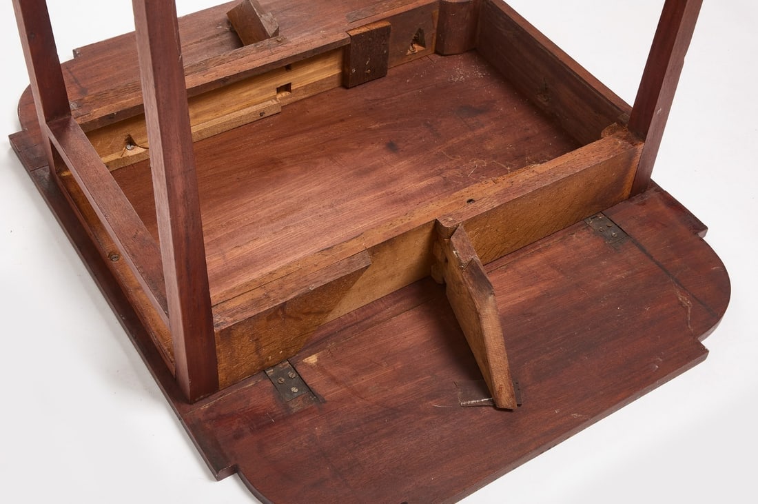 Hepplewhite Drop Leaf Table - 7