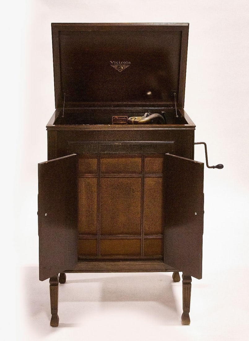 Victor Victrola with Speaker Cabinet (1 of 5)