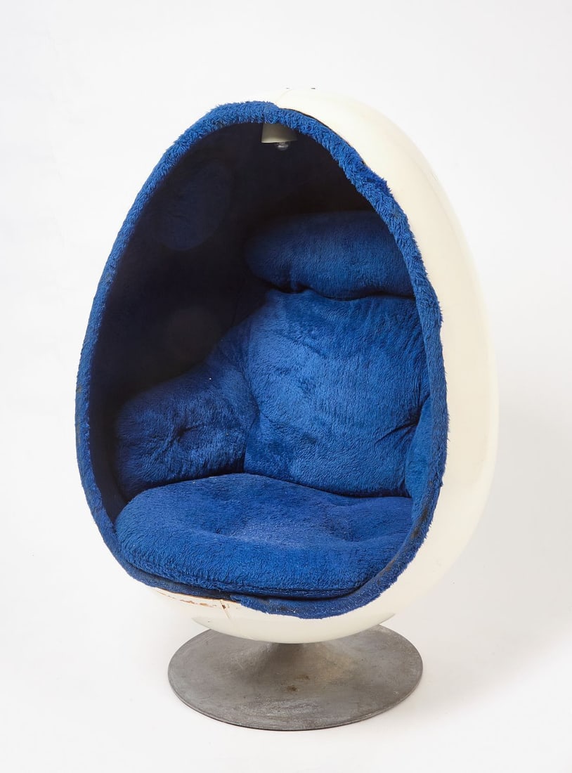 Modern Egg Pod Chair (1 of 3)