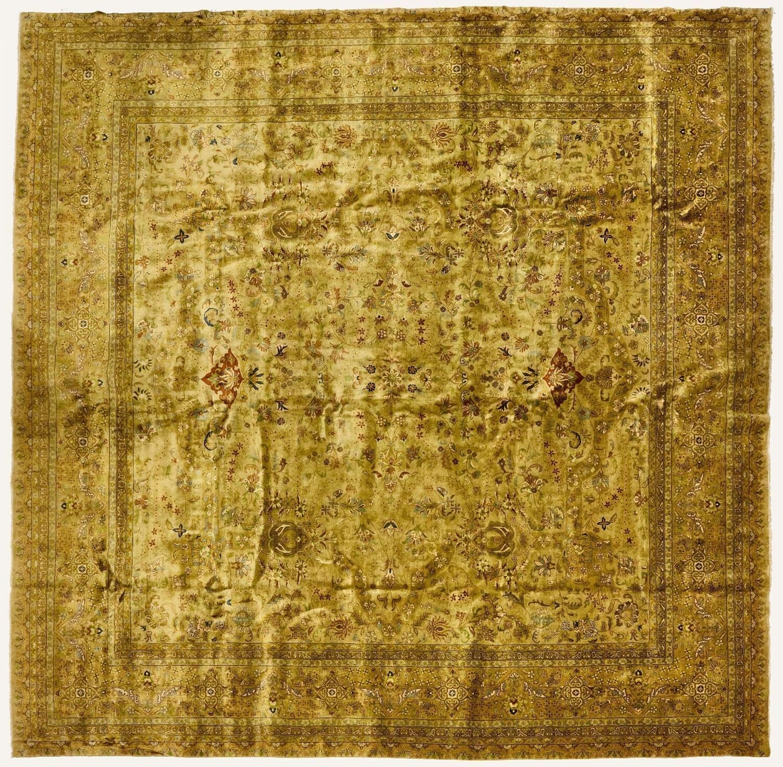 Large Oriental Carpet: Fine Oriental carpet.L 164 in. W 162 in.