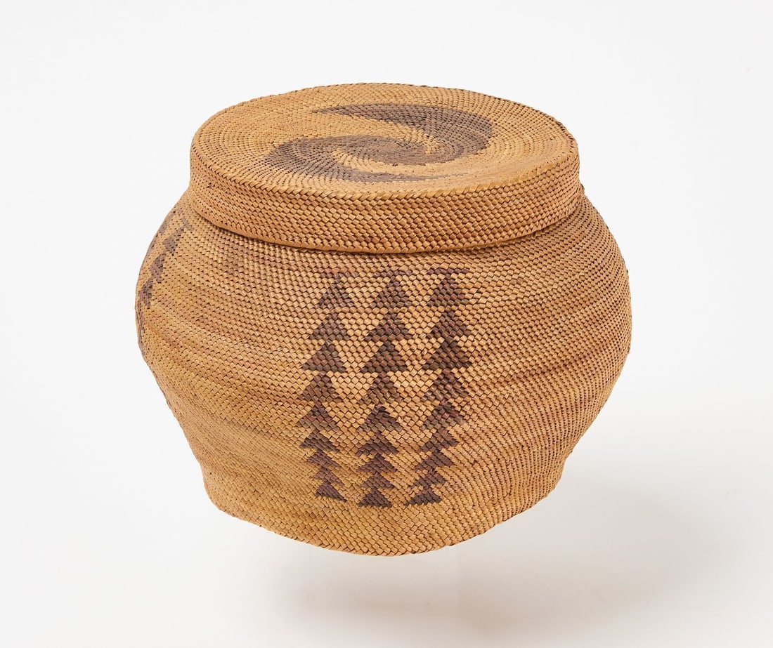 Tlingit Spruce Root Basket/Mawwah (1 of 3)