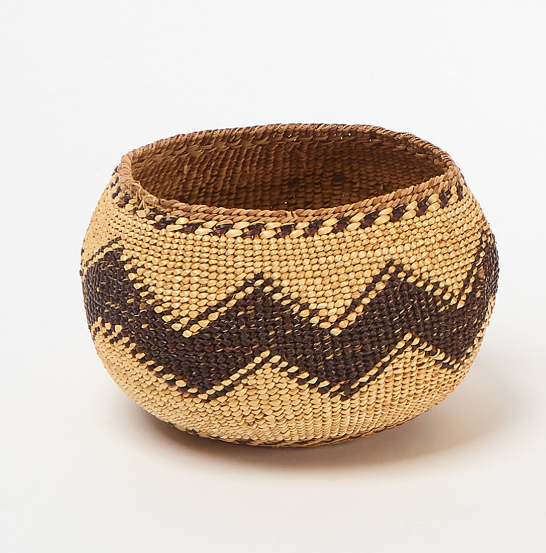 Fine Kurok Gift Basket (1 of 2)