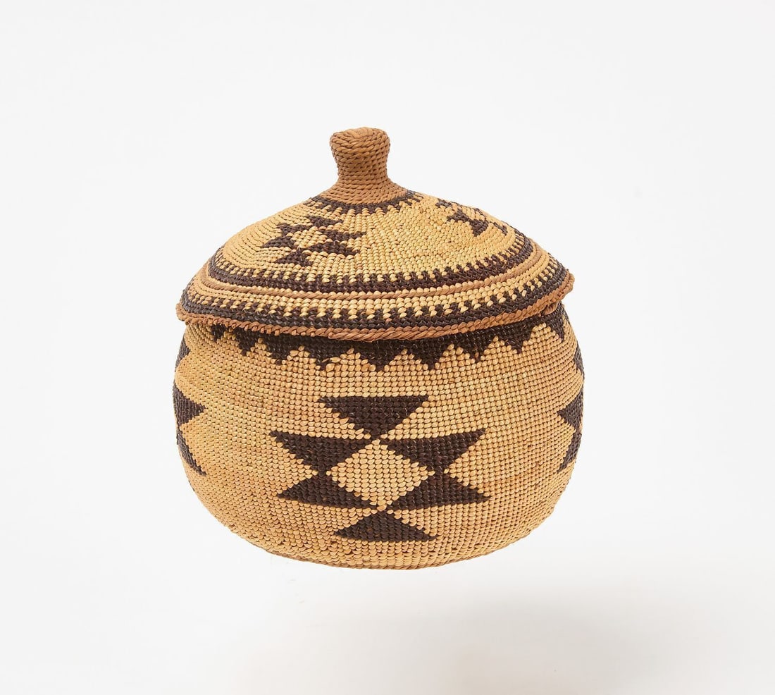 Hupa Lidded Basket (1 of 3)