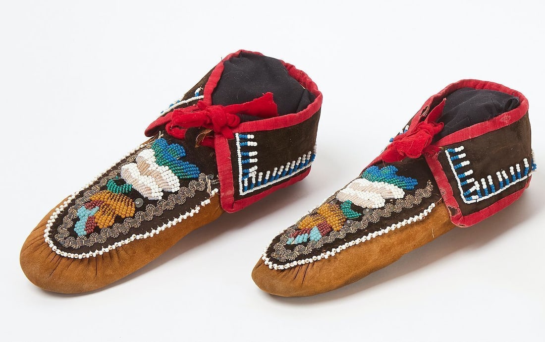 Pair of Great Lakes Moccasins: Pair of Great Lakes moccasins. 