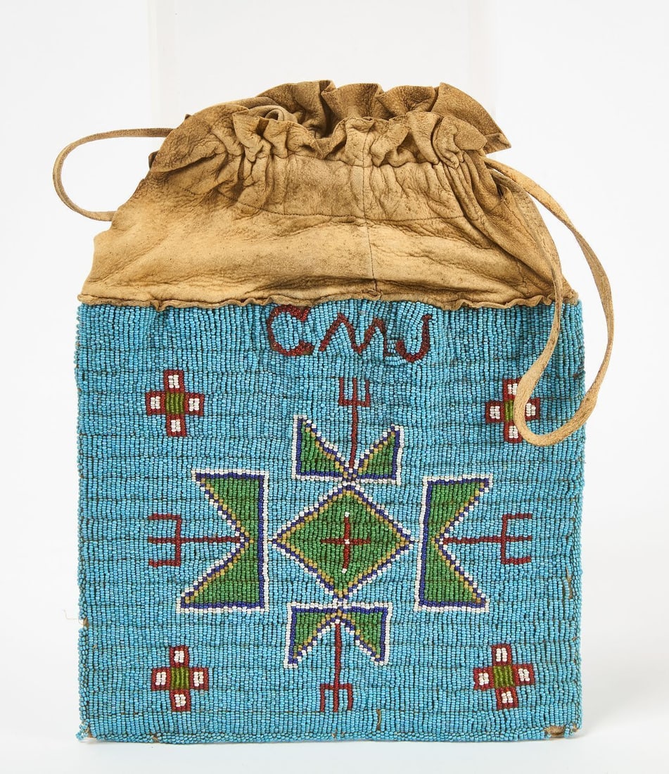 Sioux Beaded Utilities Bag (1 of 3)