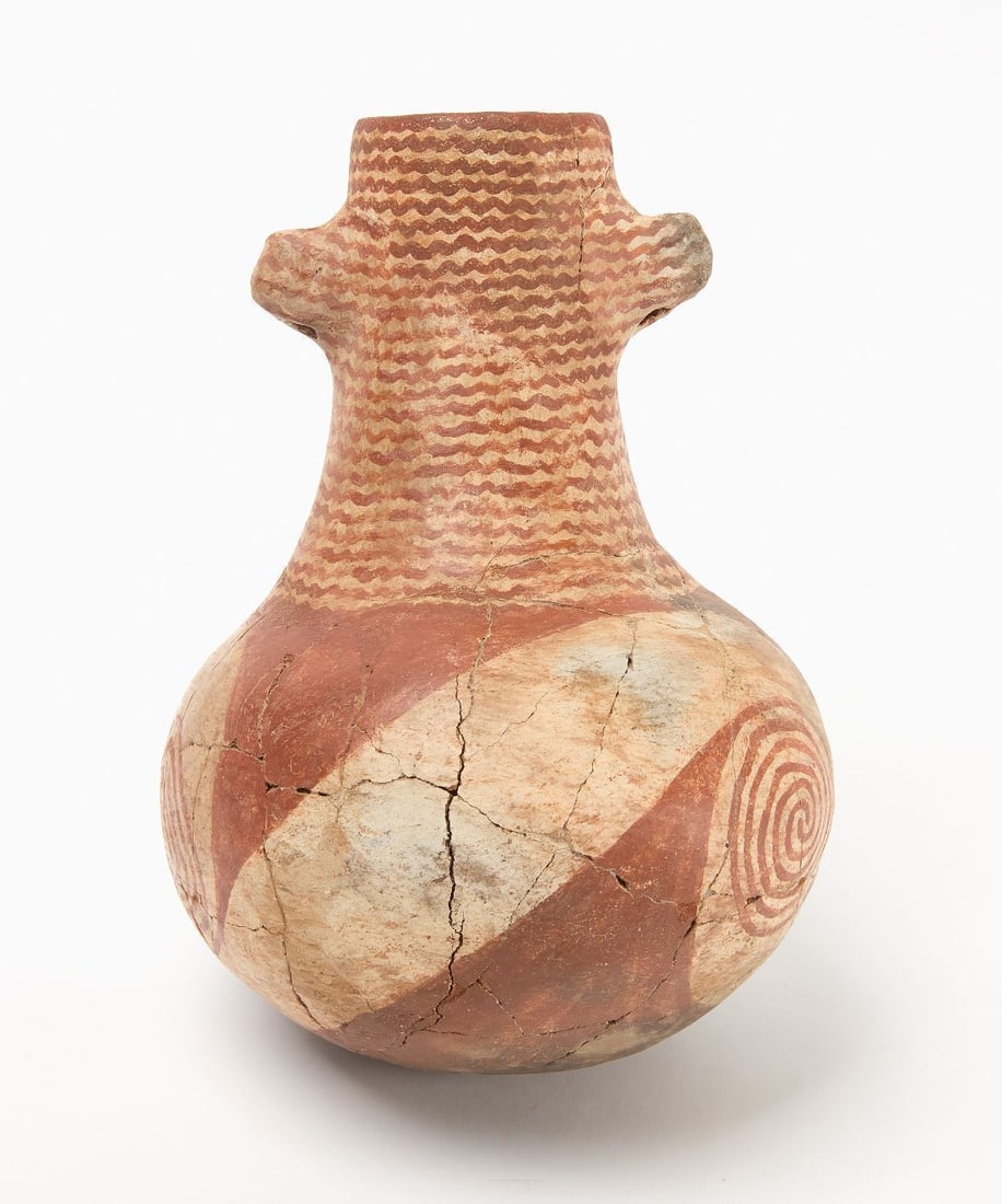 Mimbres Red and White Spiral Vase (1 of 4)