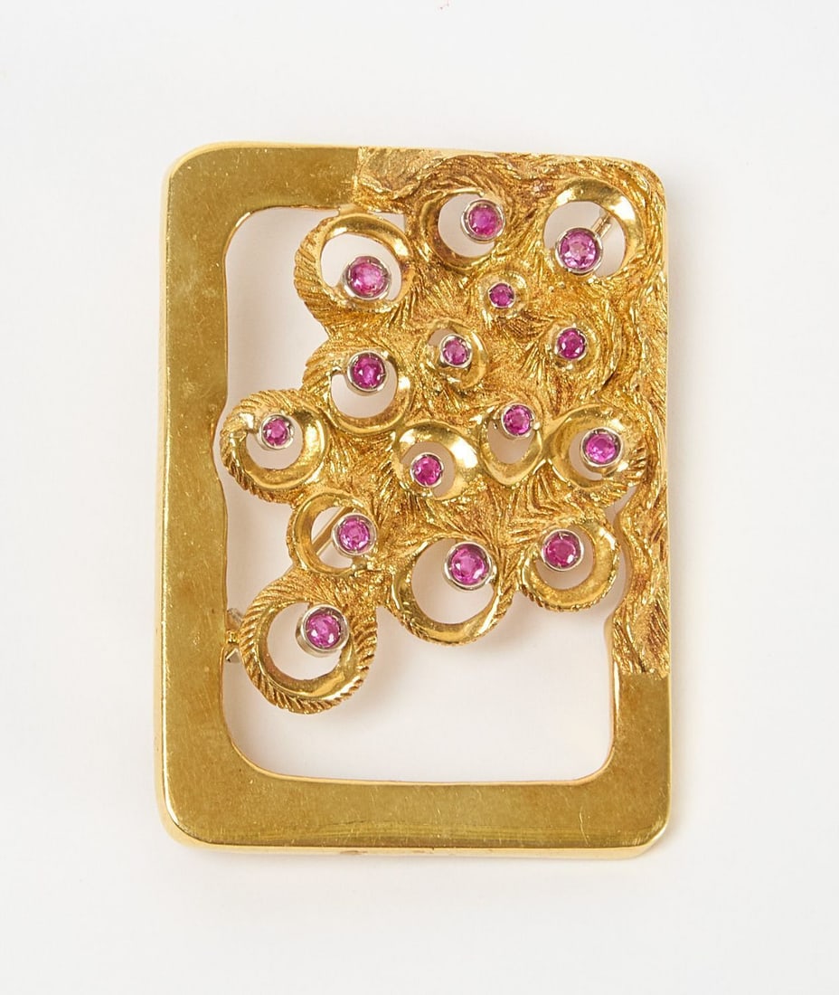 18k Gold and Sapphire Modernist Pin: 18k yellow gold modernist pin with pink sapphires. Stamped Italy 18k. 11.0 dwt.L 1-1/4 in. W 1-3/4 in.