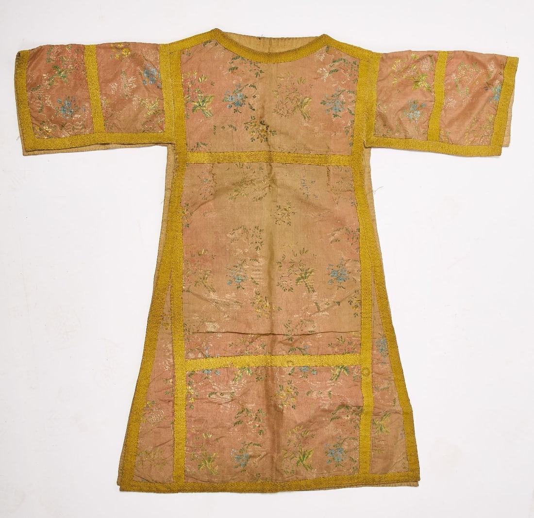 Antique Kimono: Antique silk kimono. Japanese, 19th century. 